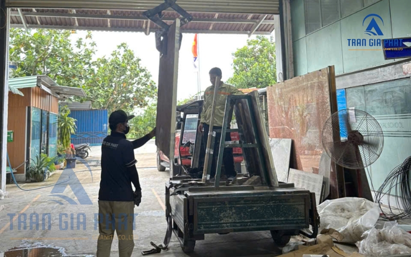 Nhập đá tại Trần Gia Phát